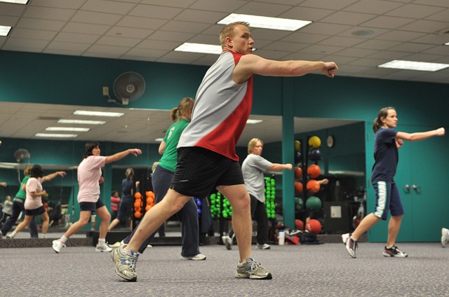 4. Nejlepší strategie pro efektivní trénink celého těla v posilovně: Dosáhněte svých fitness cílů rychle a trvale