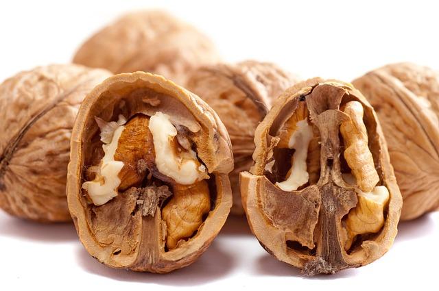 Přečtete si více ze článku Doporučená denní dávka ořechů: Proč by ořechy měly být součástí vaší denní stravy?